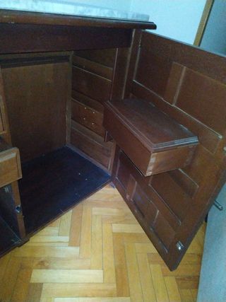 mueble antiguo madera y mármol