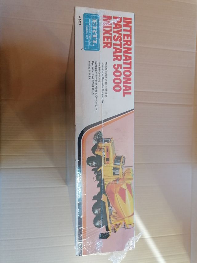 Camión International Mixer Ertl 1 /25