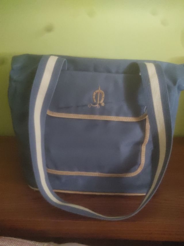 Bolso azul marca el caballo