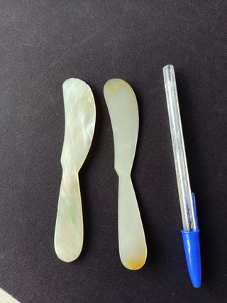 2 coltelli da burro perlescenti