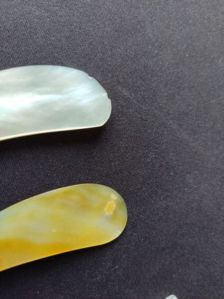 2 coltelli da burro perlescenti