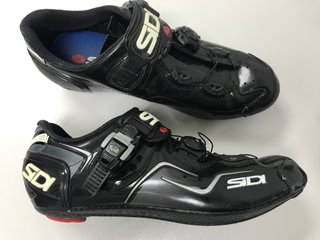 Zapatillas ciclismo SIDI KAOS talla 42 de segunda mano por 45 EUR en  Barcelona en WALLAPOP