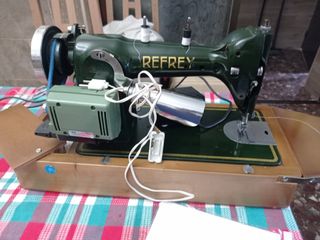 Maquina de coser con pedal