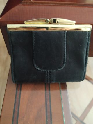 Monedero de piel negro