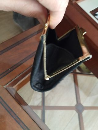 Monedero de piel negro