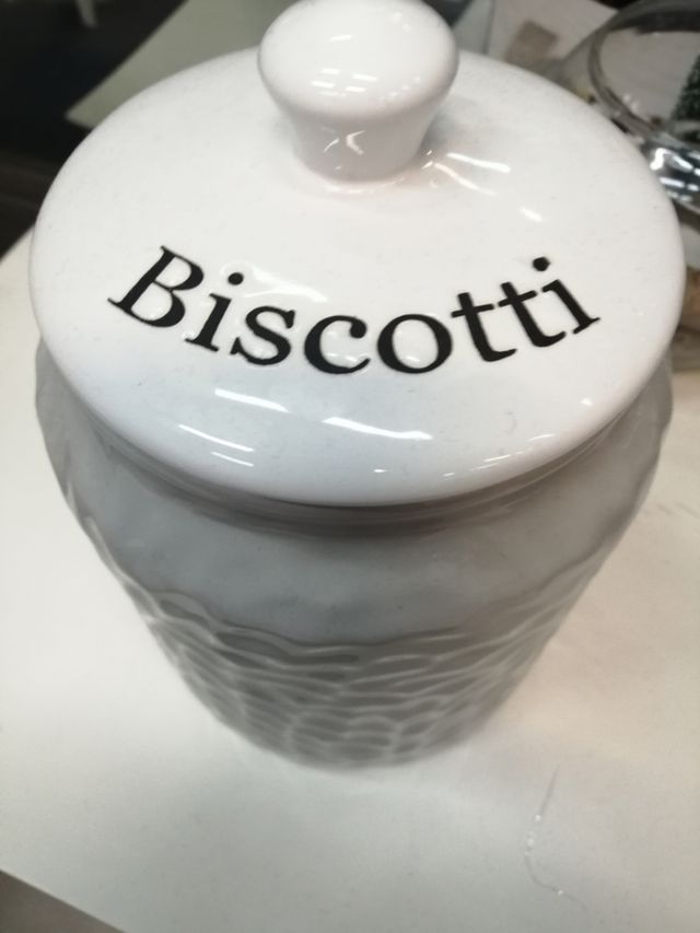 biscottiera mai usata