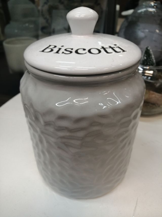 biscottiera mai usata