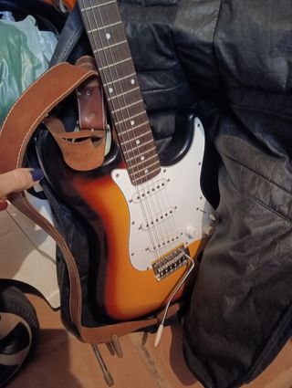 guitarra eléctrica y amplificador