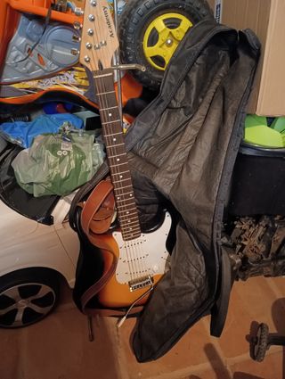 guitarra eléctrica y amplificador