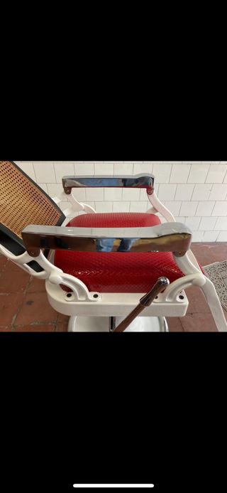 Sillon antiguo de barbero TRIUMPH, restaurado