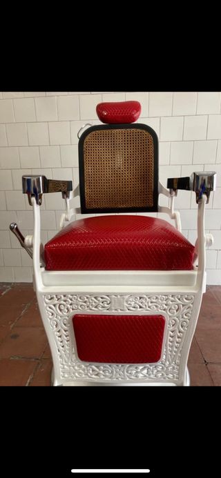 Sillon antiguo de barbero TRIUMPH, restaurado