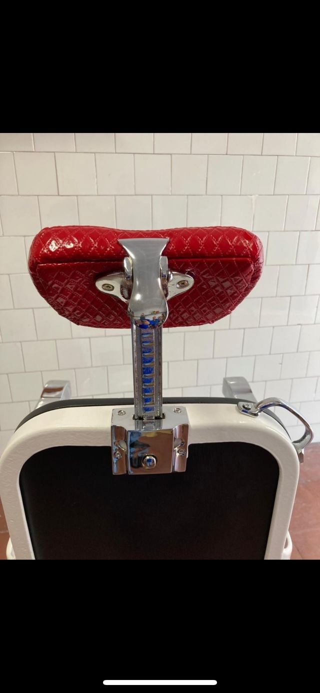 Sillon antiguo de barbero TRIUMPH, restaurado