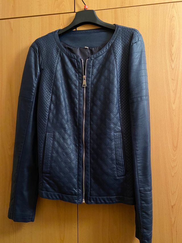 Cazadora/ Chaqueta imitación piel . Sintética