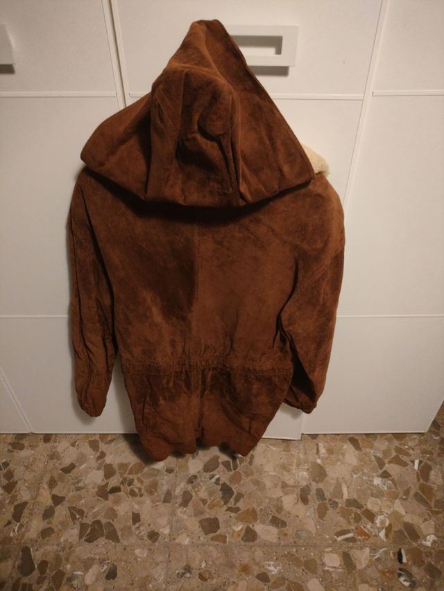 Chaqueta de piel con capucha