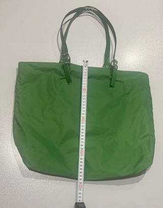 Bolso Bimba y Lola. Correas gastadas. Bolso bien.