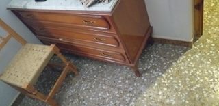 vecchi comodini con il loro marmo. come nuovi