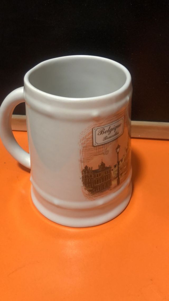 2 jarras cerveza. Inglaterra, Belgica. 3€ unidad