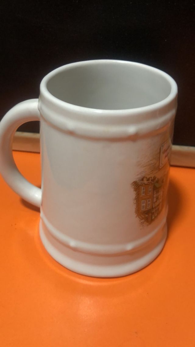 2 jarras cerveza. Inglaterra, Belgica. 3€ unidad