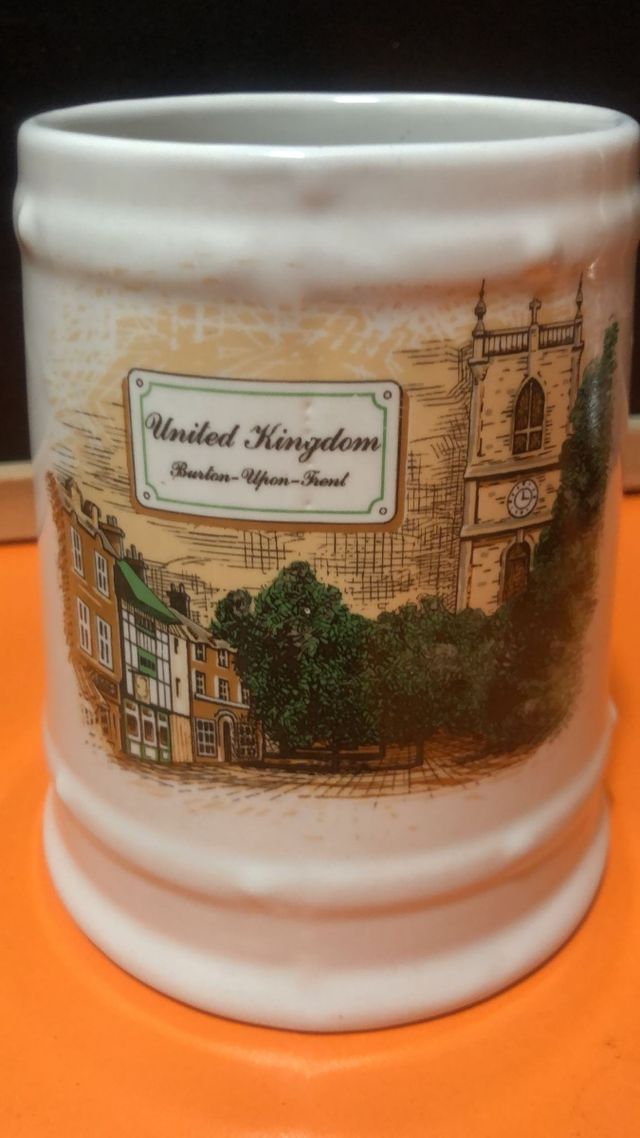 2 jarras cerveza. Inglaterra, Belgica. 3€ unidad