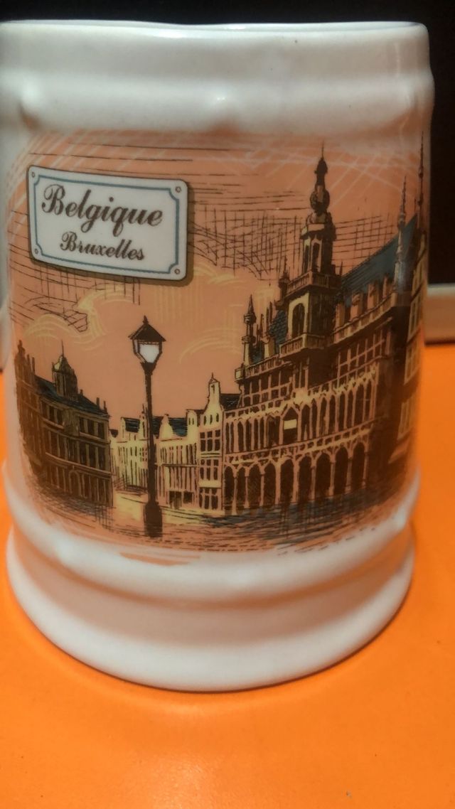 2 jarras cerveza. Inglaterra, Belgica. 3€ unidad