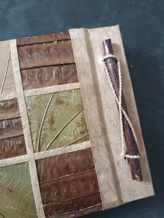 cuaderno de notas echo a mano de hojas 