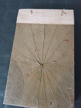 cuaderno de notas echo a mano de hojas 