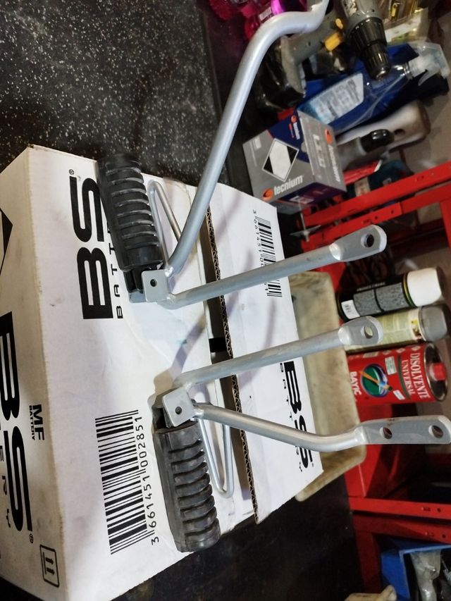 Soporte y posapies traseros Husqvarna te