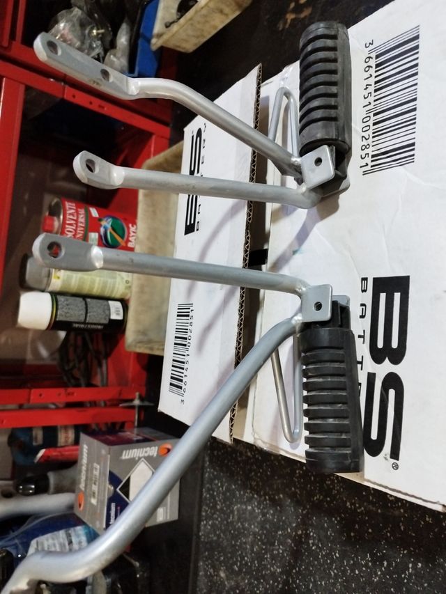 Soporte y posapies traseros Husqvarna te