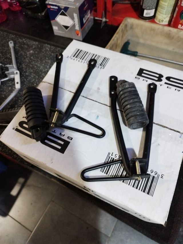 Soporte y posapies traseros Husqvarna te