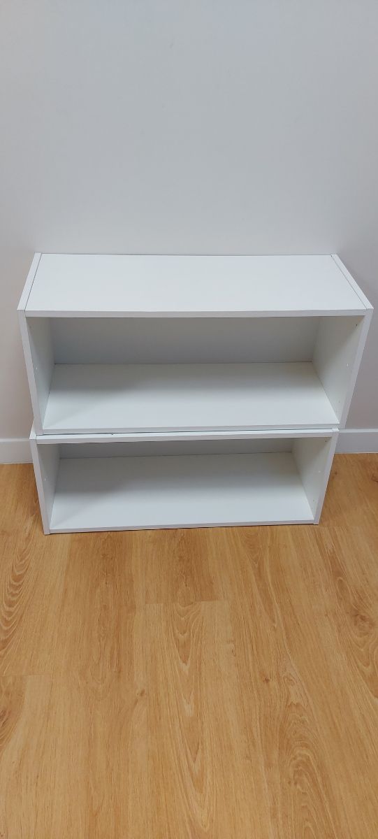 1 estanteria para colgar. 