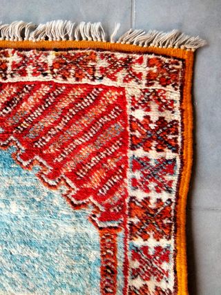 Vecchio tappeto annodato a mano di Rabat, Marocco