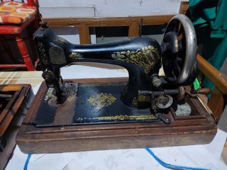 Maquina de coser antigua