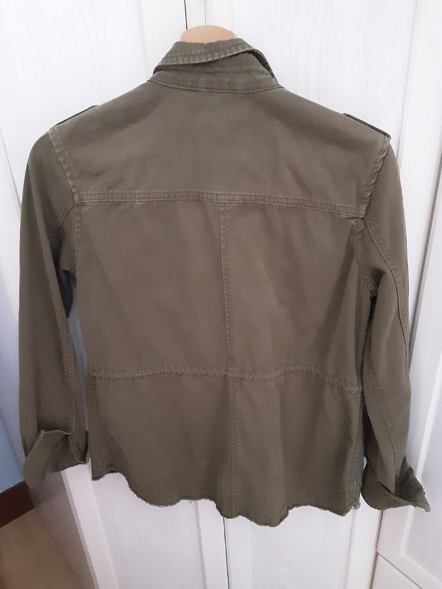 chaqueta kaki (M) Bershka