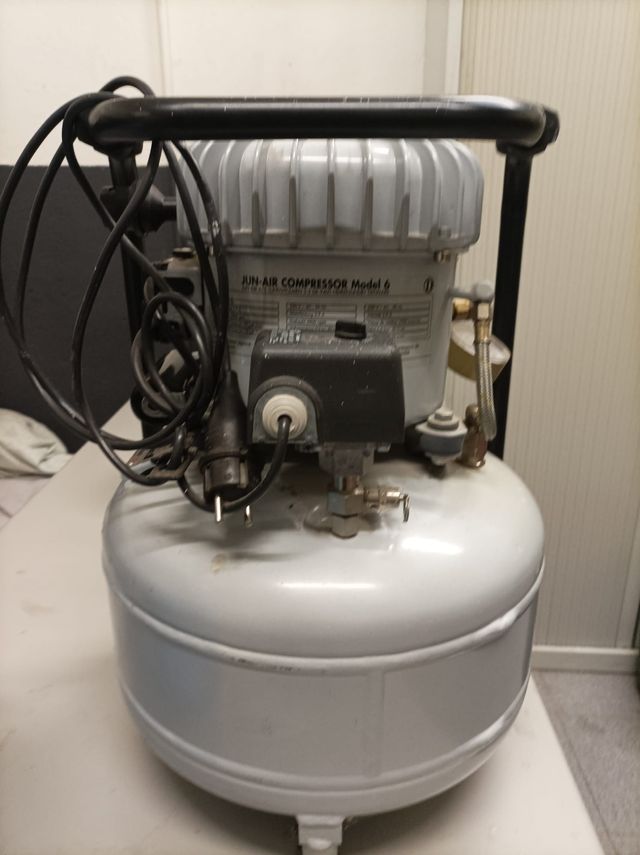 COMPRESOR JUN AIR 625 de segunda mano por 600 EUR en Moraleja de