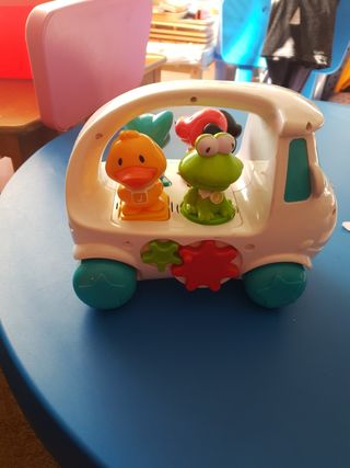 COCHE CON ANIMALITOS