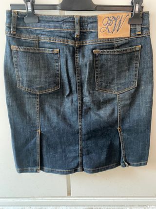 Falda vaquera corta, talla 40. De Zara.