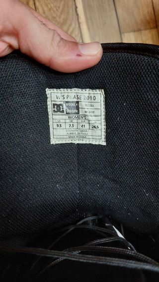 tabla snowboard mujer Atomic fijata Drake botas Dc