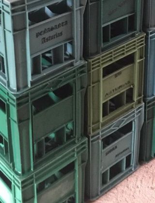 cajas de sidra con botellas