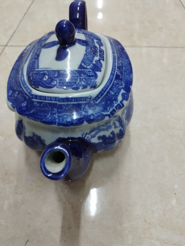 tetera de porcelana