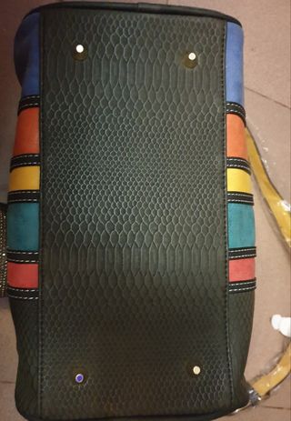 Bolso marca desigual 