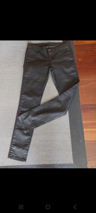 Pantalón encerado adorno plateado