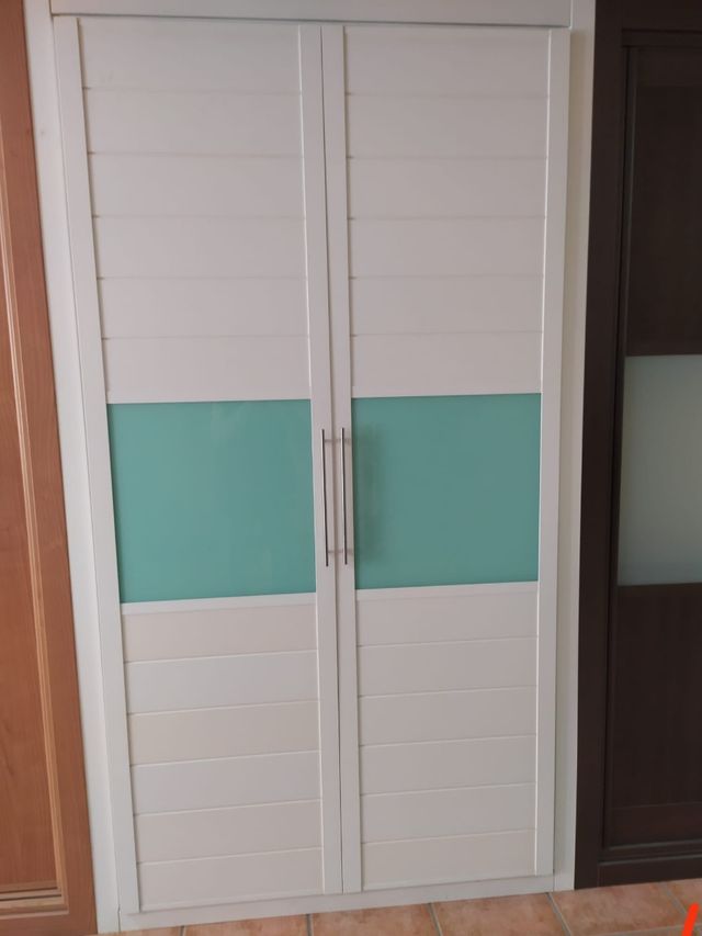 Frente de armario abatible