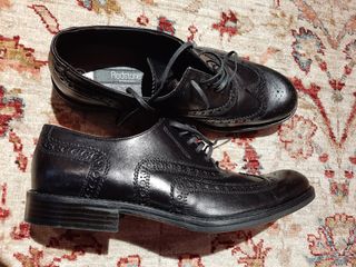 pareja de zapatos de piel tipo bachiller