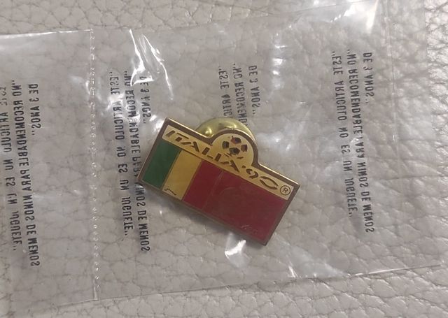 LOTE 5 Pins de Fútbol Coca Cola Italia 90