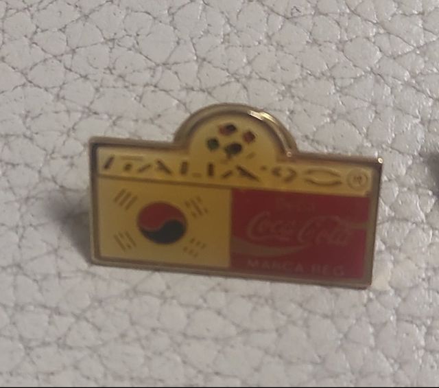 LOTE 5 Pins de Fútbol Coca Cola Italia 90
