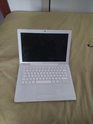 MacBook 13" blanco con caja funciona COMPLETO