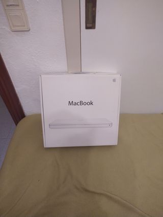 MacBook 13" blanco con caja funciona COMPLETO