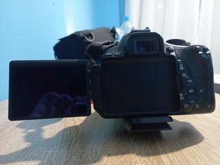 Cámara Réflex Canon Eos 600D + Trípode