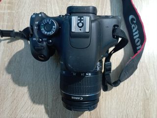 Cámara Réflex Canon Eos 600D + Trípode