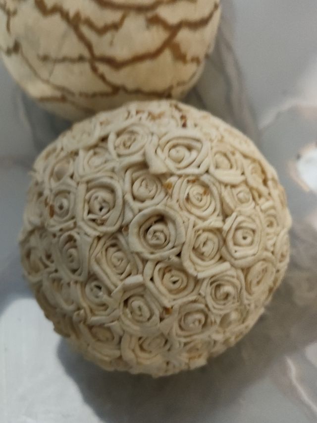 CENTRO DE MESA DE METAL CON ADORNOS